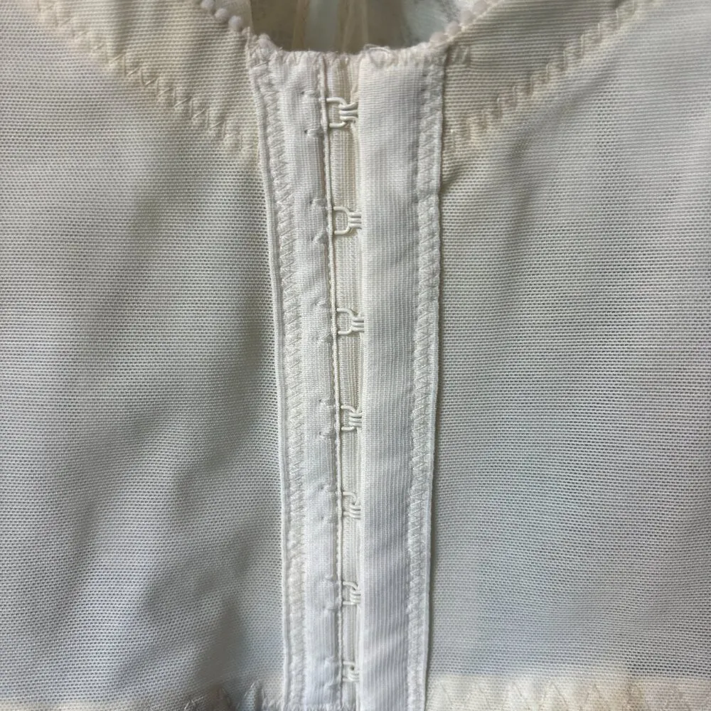 Vintage Carnival Womens 36B Lace Corset Bustier Ivory Bridal Union Made White Size undefined - Image 9