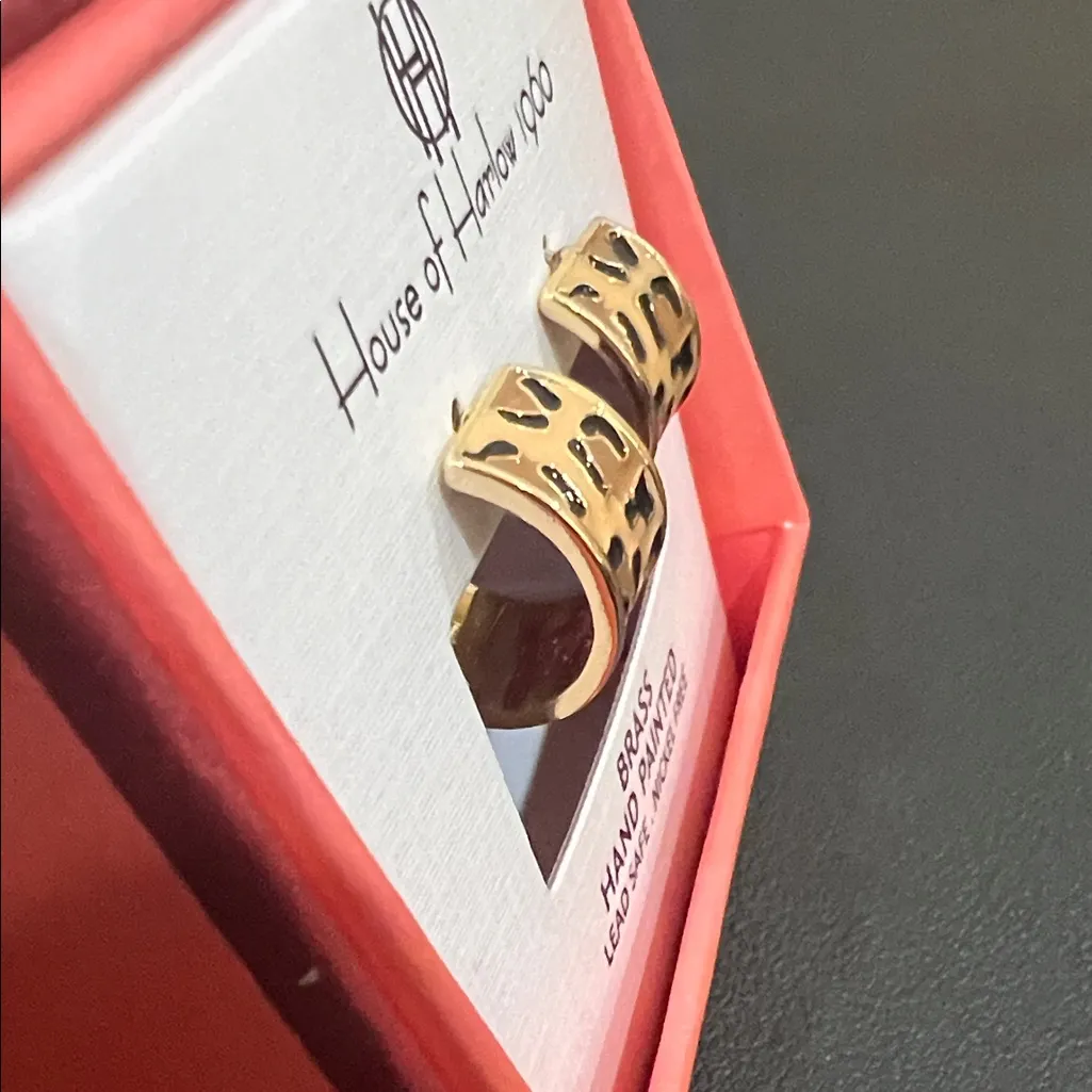House of Harlow 1960 | Leopard Print Hoop Earrings Black - Image 4