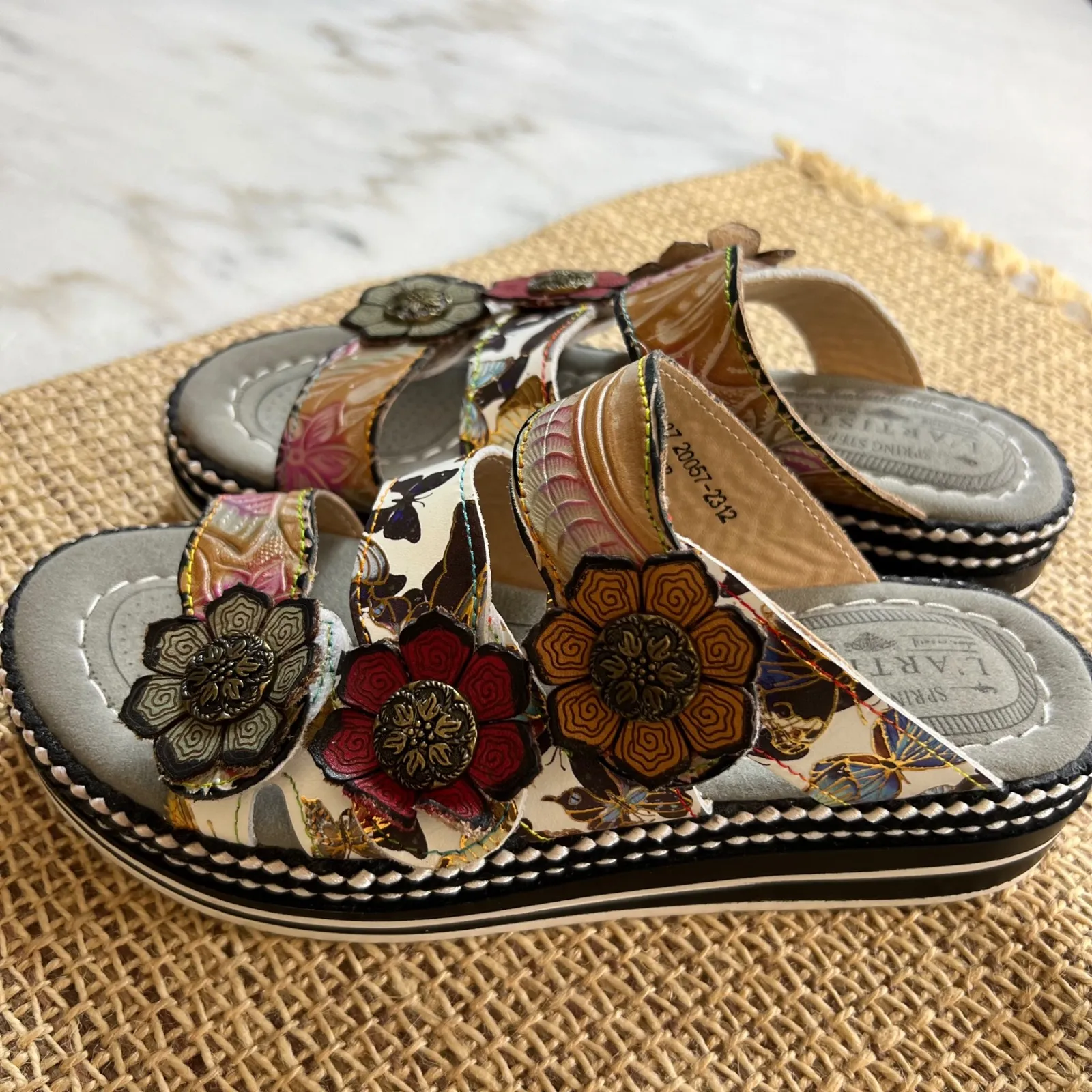 LArtiste Spring Step Naomi Monarch Butterfly Floral Platform Sandals Size 37‎ Red - Image 4