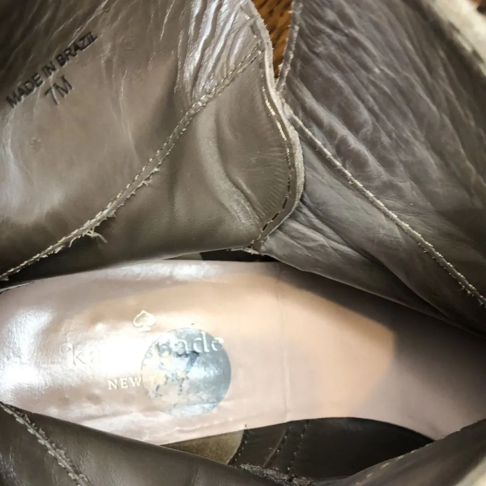 KATE SPADE Tan Suede Ankle Height Boots w 2” Heal & Bows on the Back Sz 7 - Image 7