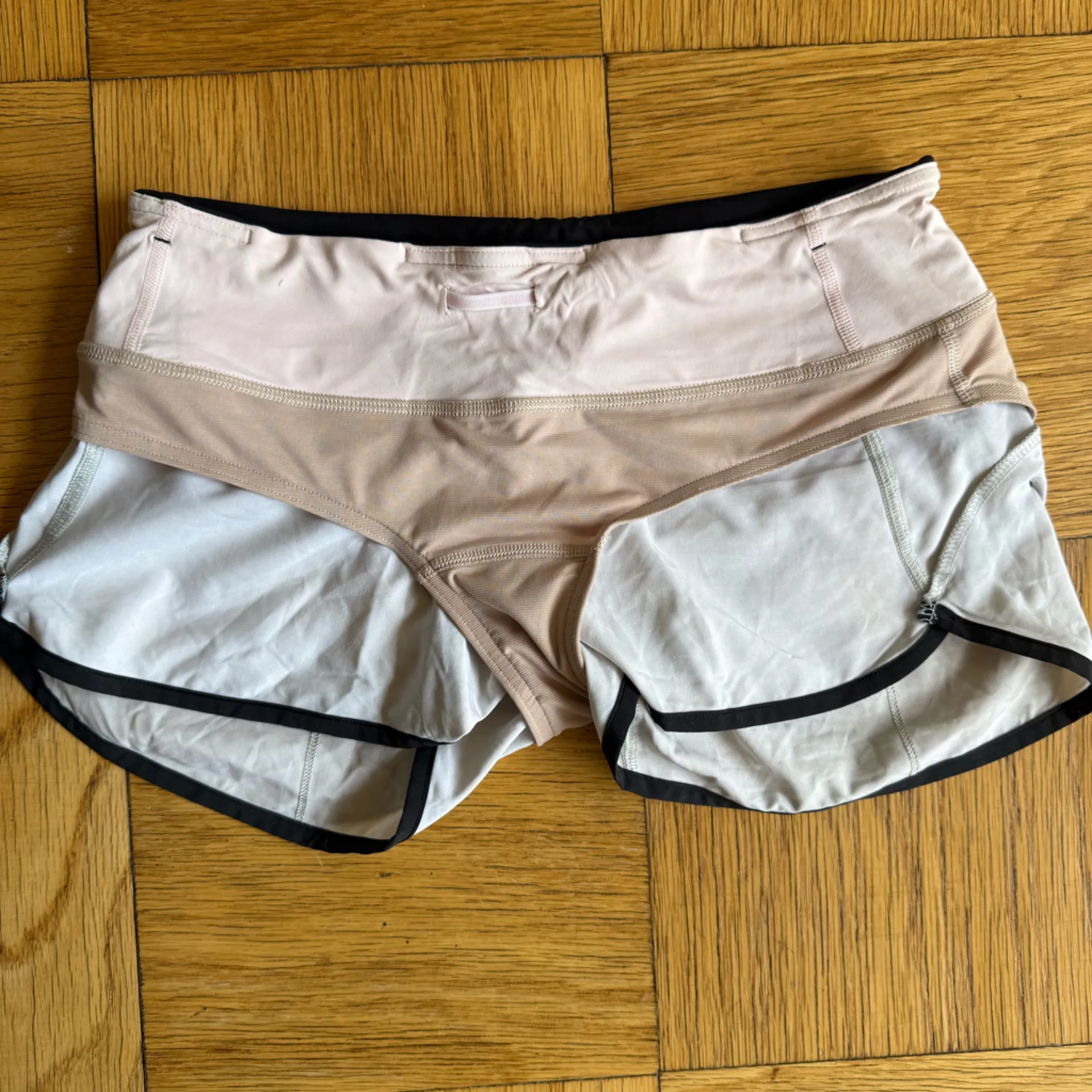 Lululemon Speed Short *4-way Stretch 2.5" Nimbus Puff Size 4 GUC - Image 6