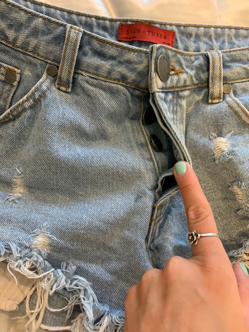Signature 8  Light Wash Ripped Jean Shorts - Image 3