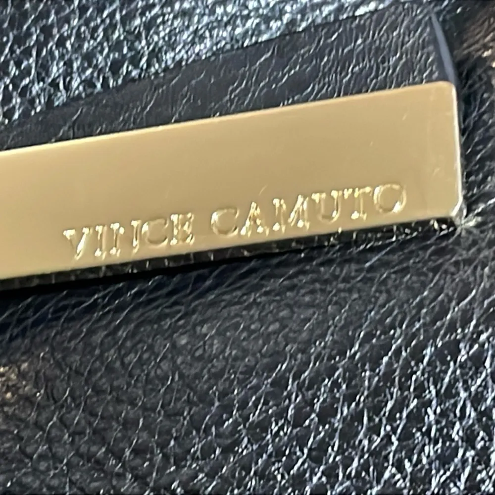 Vince Camuto Large Black Leather Shoulder Hand Bag Purse Zip Close Gold Tone - Image 4