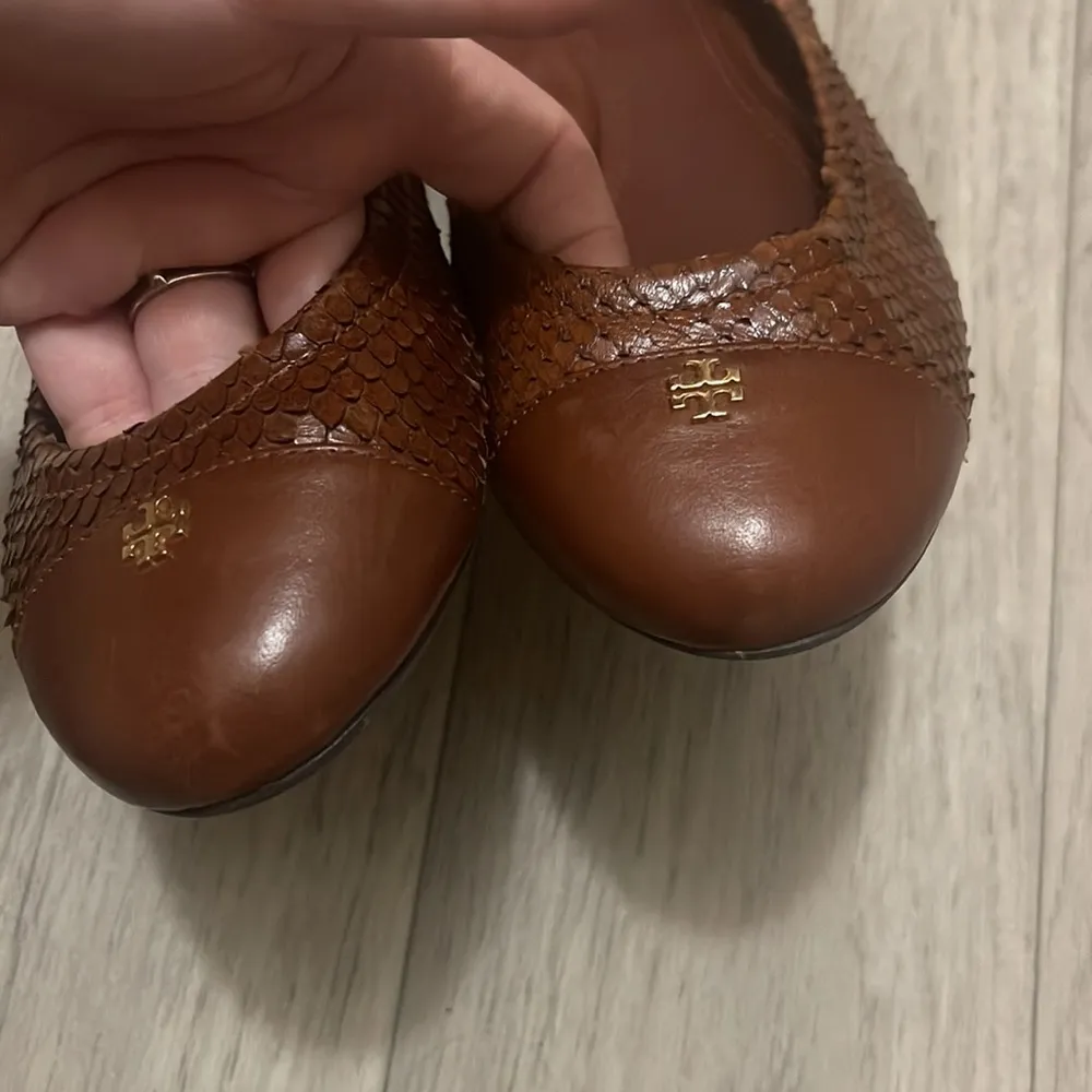 Tory Burch brown flats size 7.5 reptile print texture - Image 2