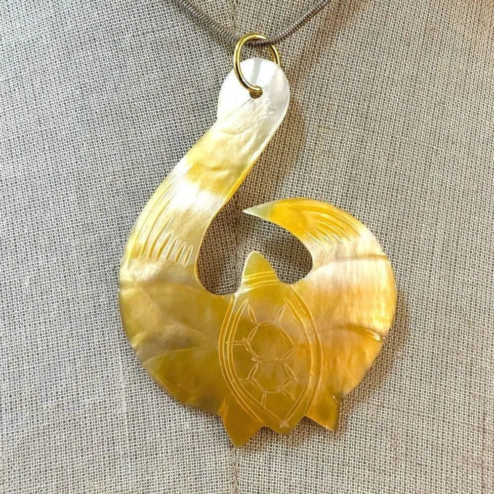 Hand Carved Turtle Shape Mother of Pearl Shell Fish Hook Necklace - Image 3