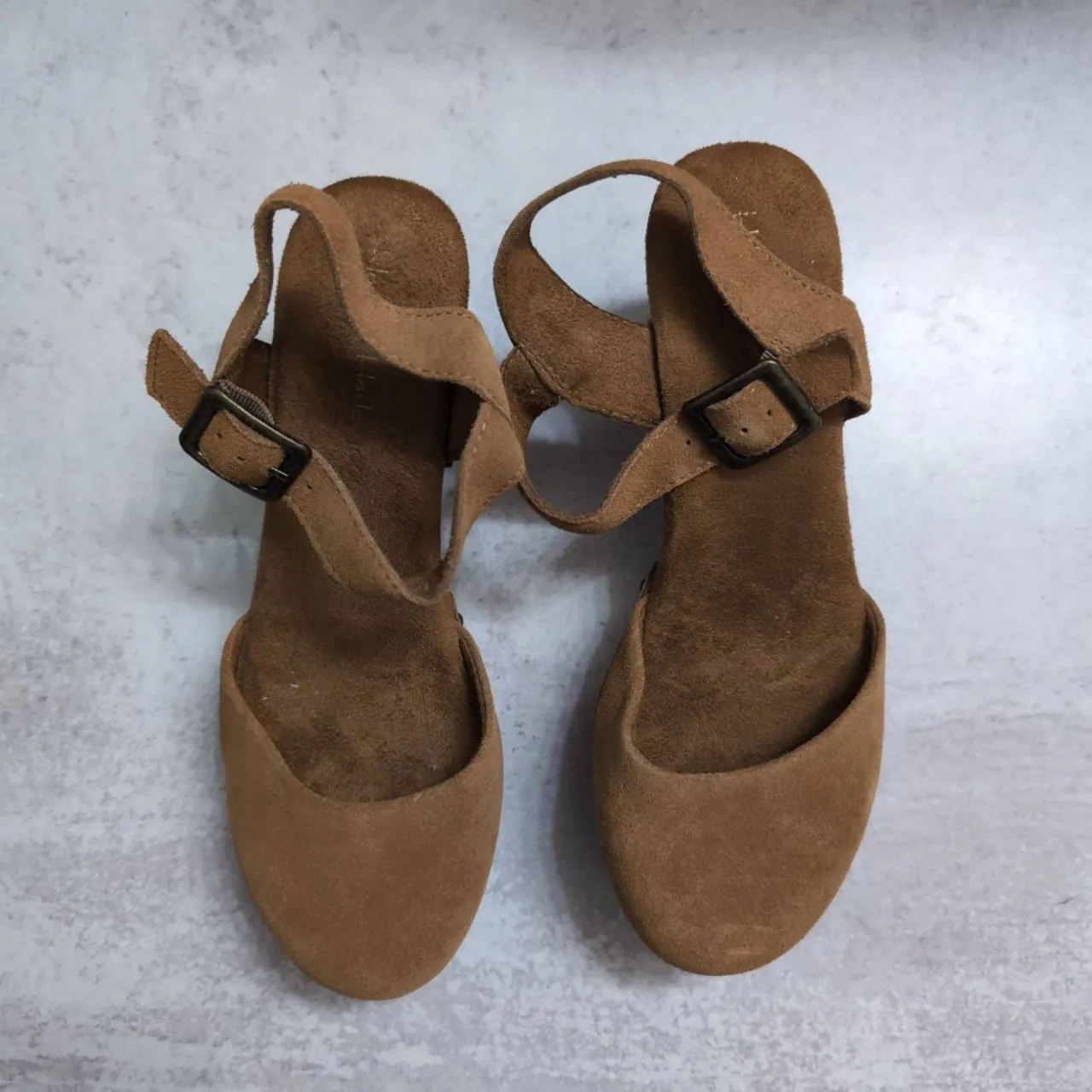 House of Harlow 1960 Cherub Chestnut Tan Ankle Strap Platform Rivet Clogs 8M Brown Size 8 - Image 2