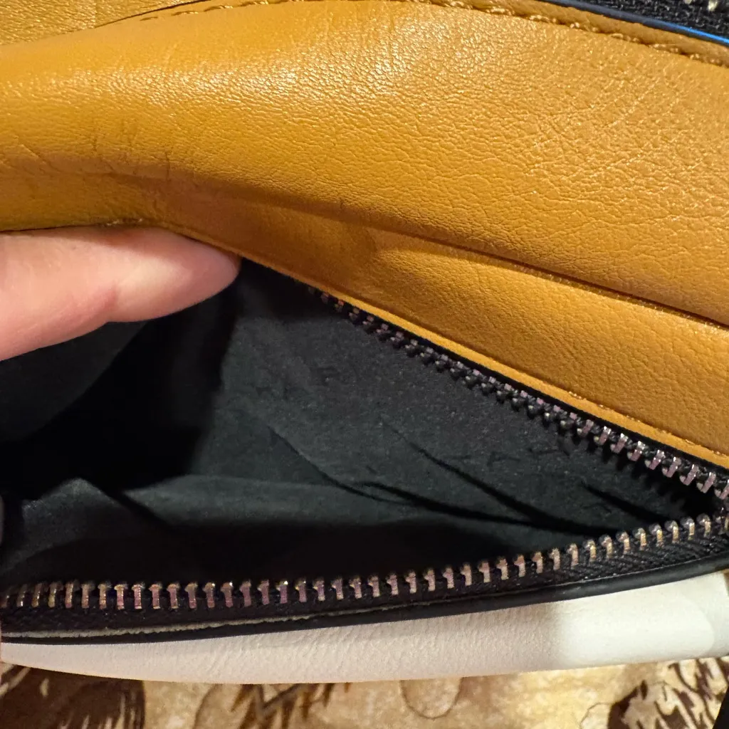 Tahari Tan and White Camera Bag - Image 6