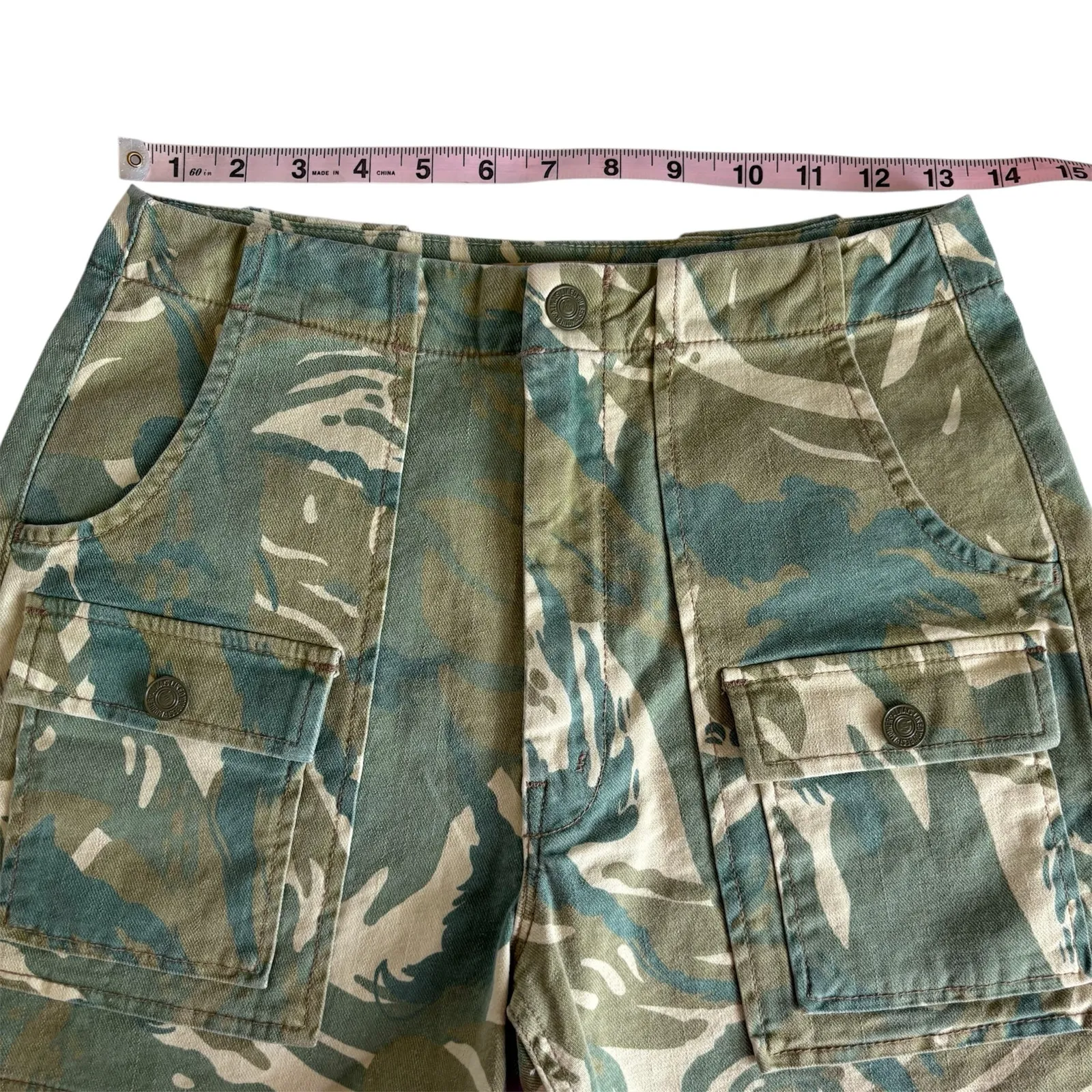 Mother The Rambler Camo Patch Pocket Cargo Utilitarian Shorts Women’s Size 27 Green - Image 3