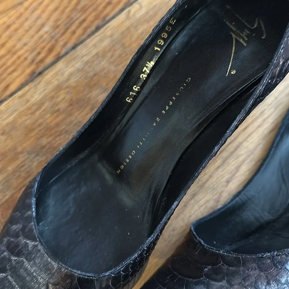 Giuseppe Zanotti black snakeskin pumps good condition made in Italy 37.5 - Image 3