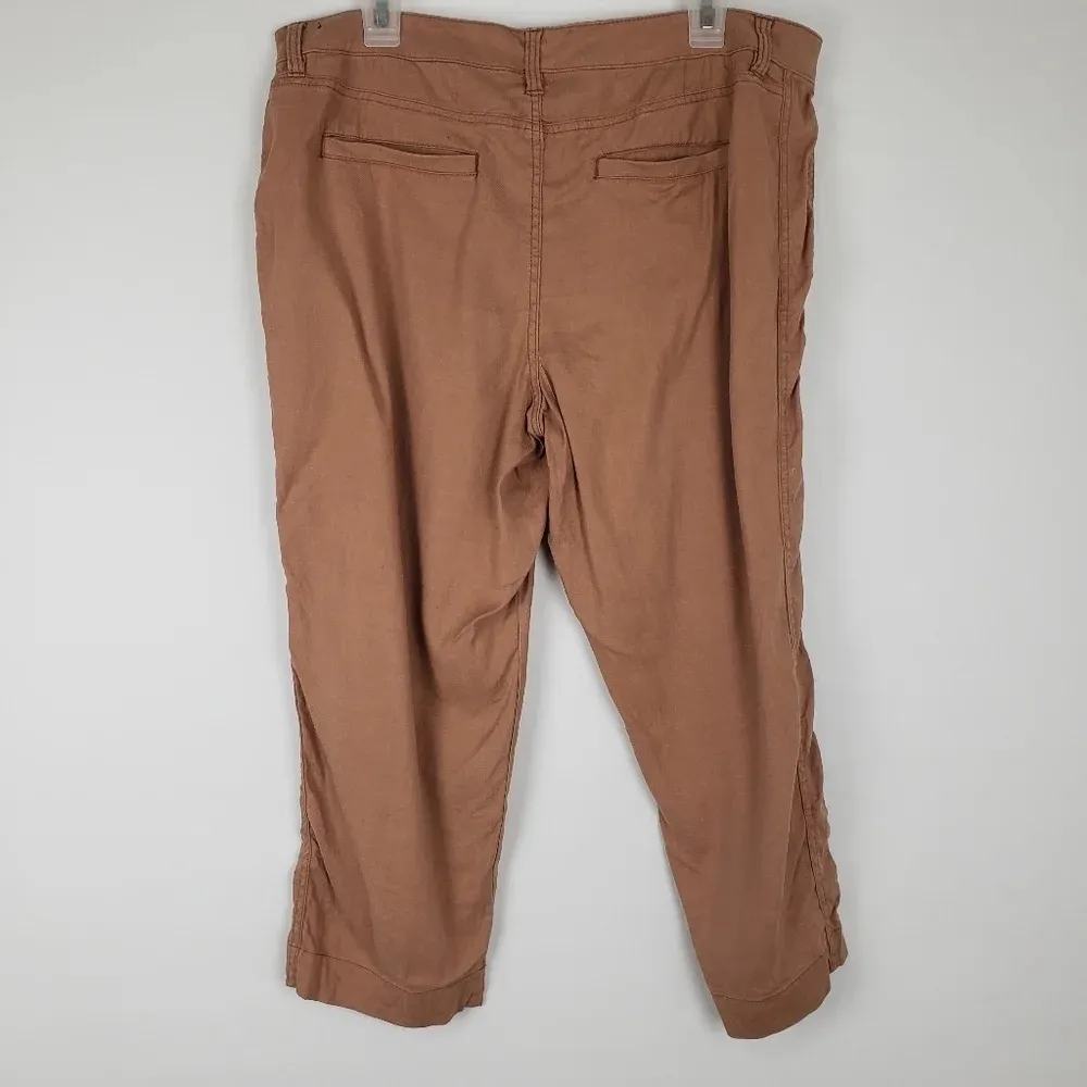 Liverpool Kinley Crop Linen Blend Pants - Image 3