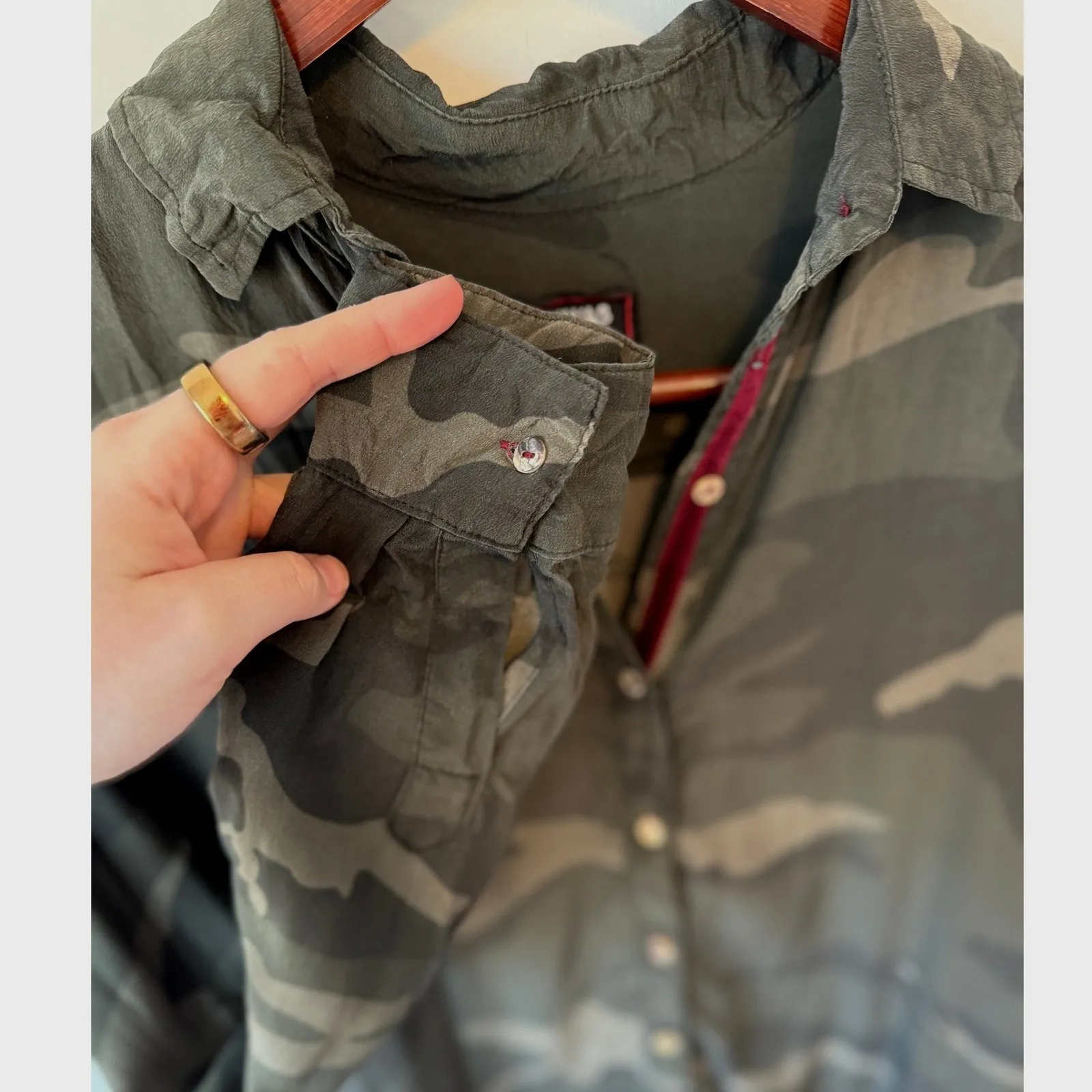 Johnny Was Workshop Camo Silk Button Down Embroidered Velvet Back Top Size XS Green - Image 4