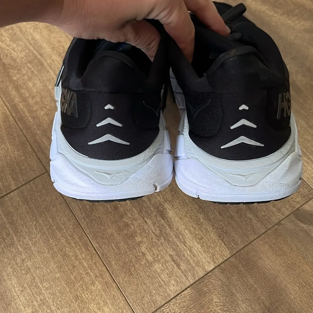 Hoka Arahi 6 Black Gray Running Shoes Sneakers Womens Size 8 - Image 6