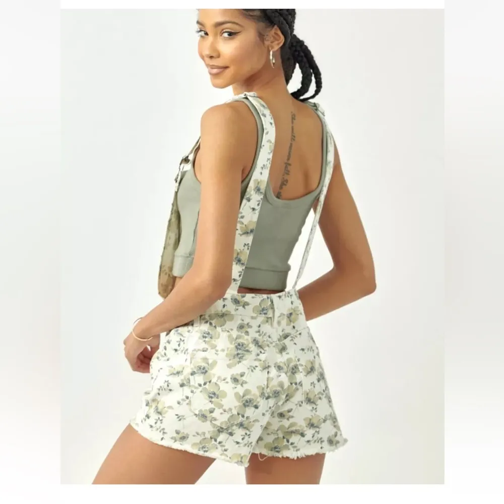 KanCan Stylish Floral Denim Overalls - Image 9