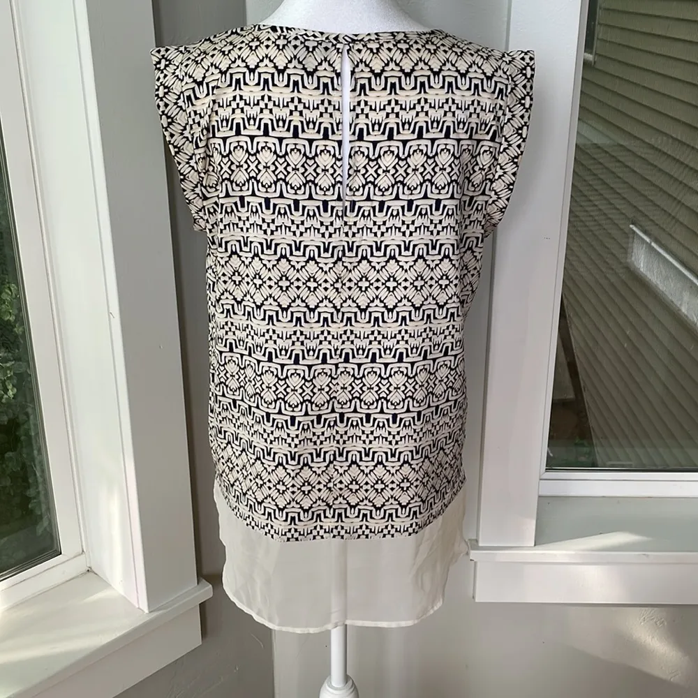 The Limited Navy Cream Patterned Sleeveless Blouse Size Small - Image 4