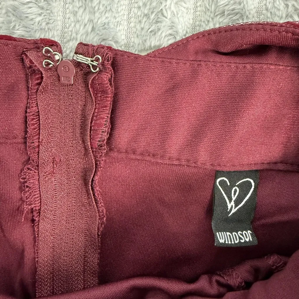 Windsor Morgan Flocked Velvet Formal Dress Small Burgundy Floral Plunge V-Neck - Image 9