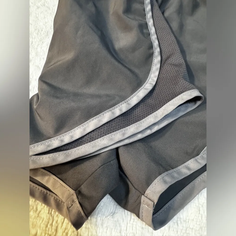 Grey Nike DriFit run shorts size small - Image 3