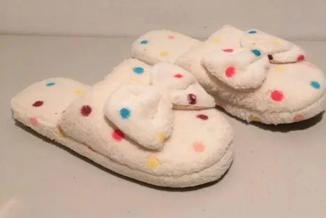 White Slippers Size 9 - Image 3