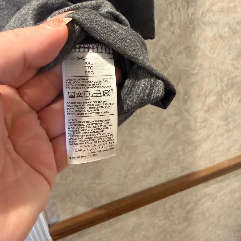 Old navy active top - Image 2