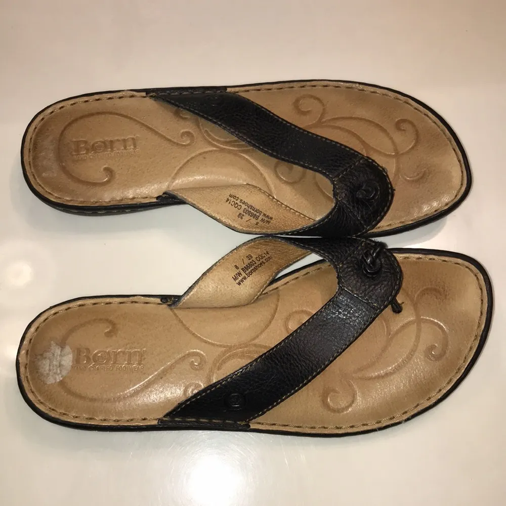 Born Women’s Pebbled Leather Black Cushion Insole Thong Sandals Size 8 - Image 3