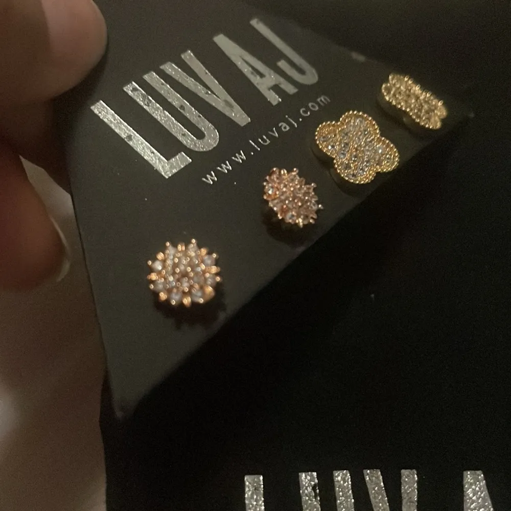 Luvalot Luv AJ  Swarovski earrings - Image 9