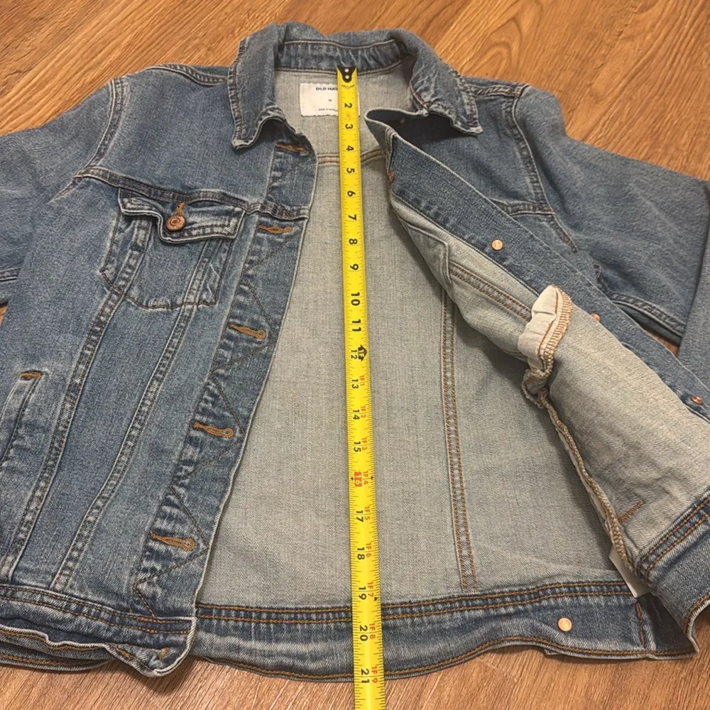 Old Navy Medium Blue Jean Denim Jacket Long Sleeves Classic Pockets Button-Up - Image 4