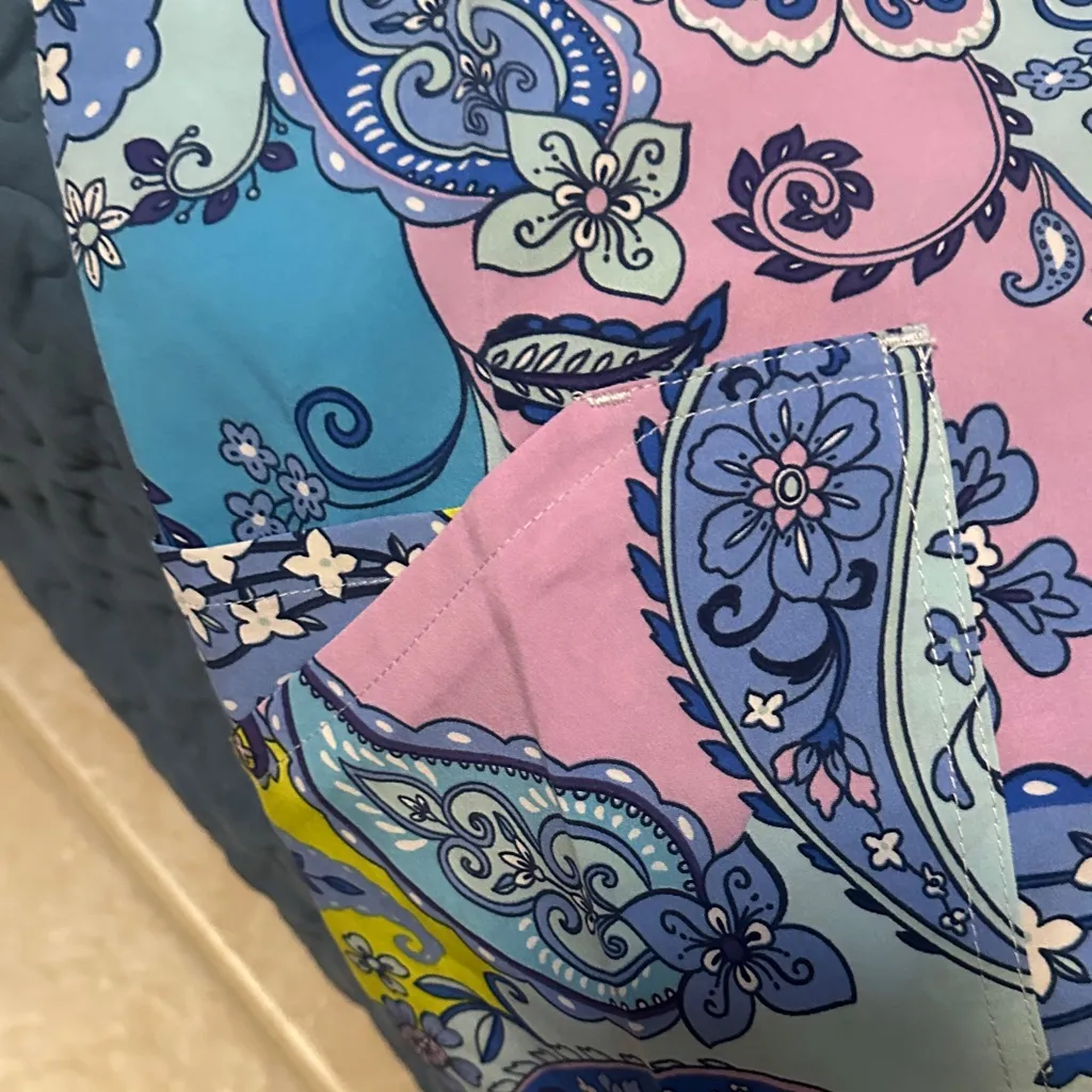 Cherokee Multicolor Paisley V-Neck scrub Top Sz S NWT - Image 5