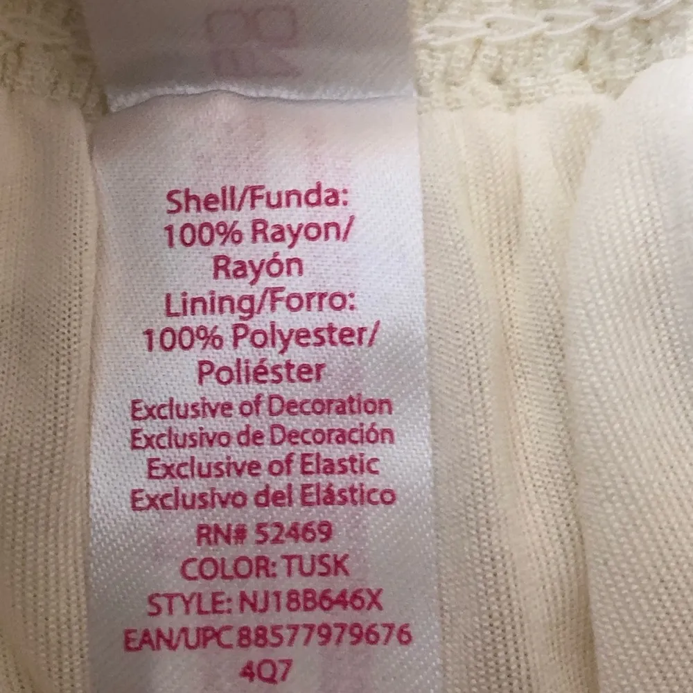 No Boundaries XL (15-17) White & Cream Color Pull On Shorts with A Fringe hem - Image 5