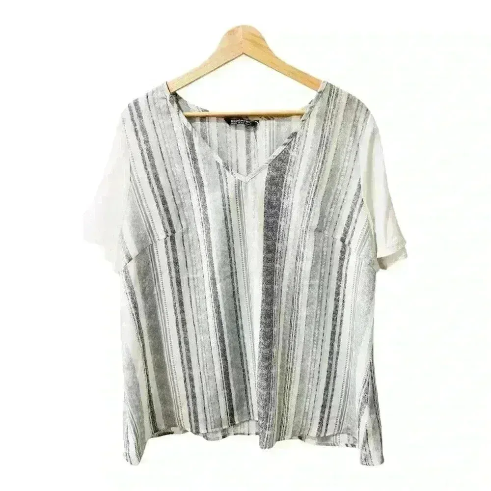 BloomChic Plus Size Work Blouse 14/16 V - Image 2