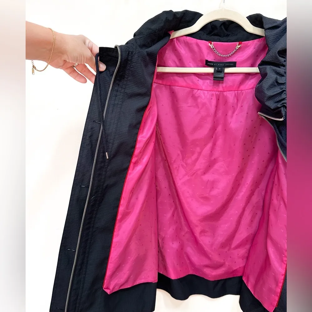 Marc by Marc Jakobs Black Rain Coat Lightweight Jacket Pink Lining Zip & Button - Image 5