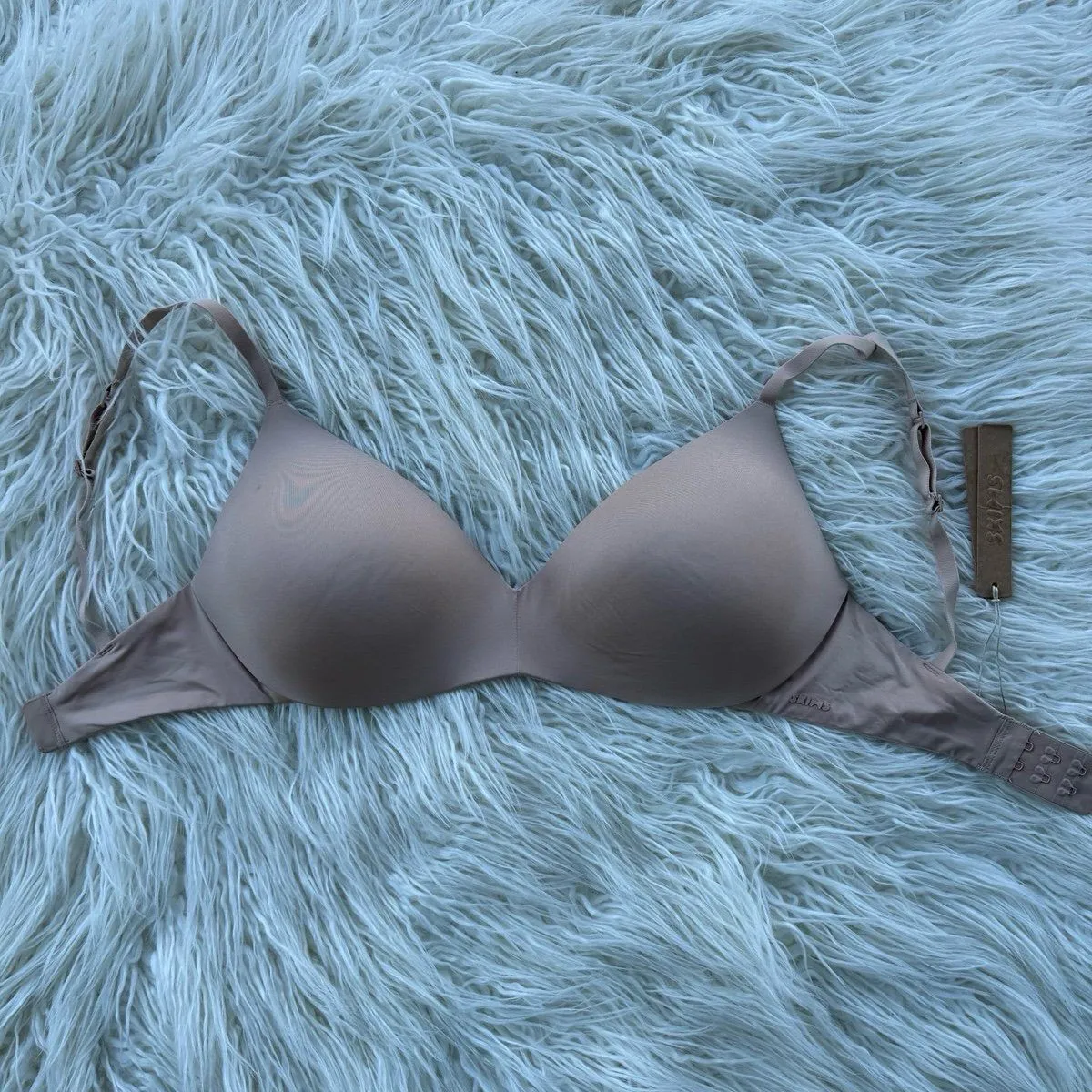 Skims Wireless Form Pushup Plunge Bra Clay Size 32DD - Image 2