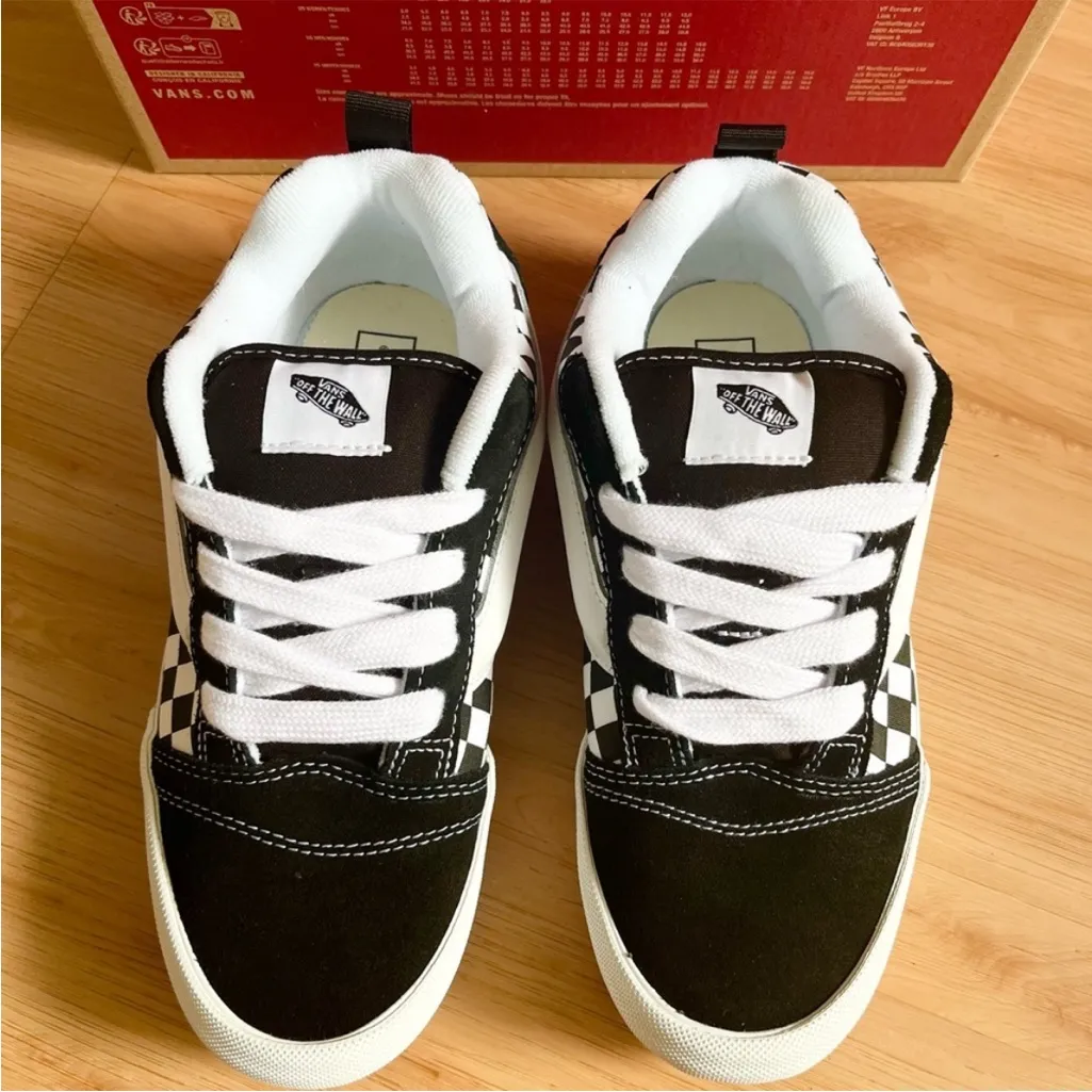 Vans Big Kids Knu Skool Checkerboard
Shoe 6.0 US Women 7.5 US - Image 8