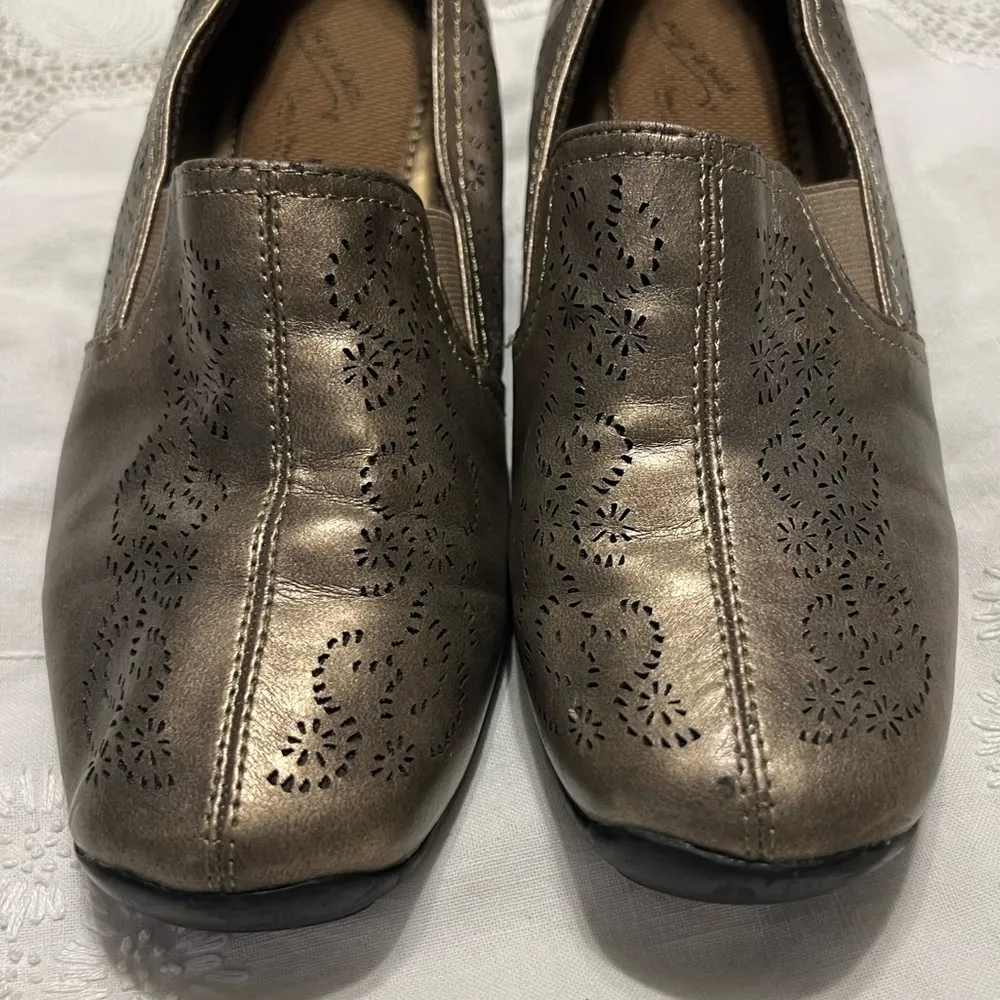 Easy Street Bronze Metallic Slip On Shoes Women’s Size 7.5 Lazer Cut Design - Image 2