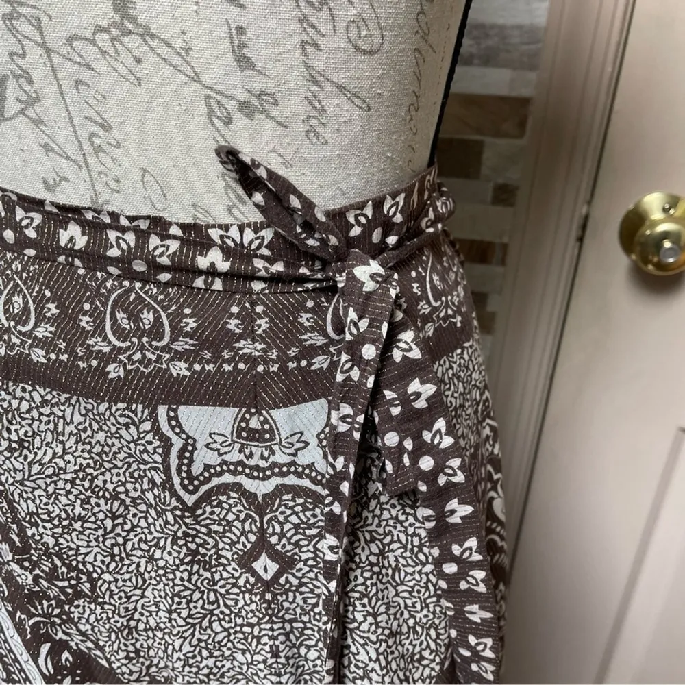 BCBG Maxazria Woman Wrap Skirt SZ M  Brown golden Mint!!! - Image 6