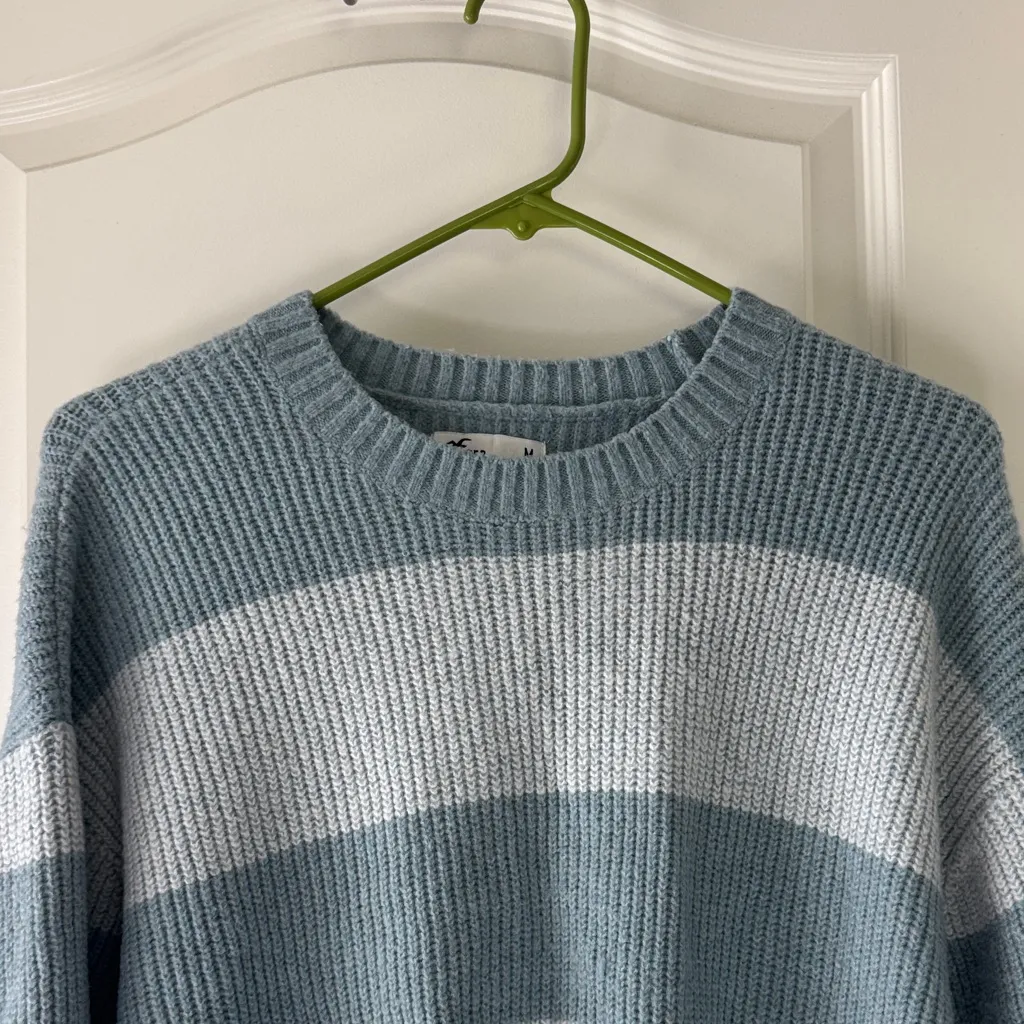 Hollister Women's Crewneck Sweater in Blue and White / J23 - Image 2