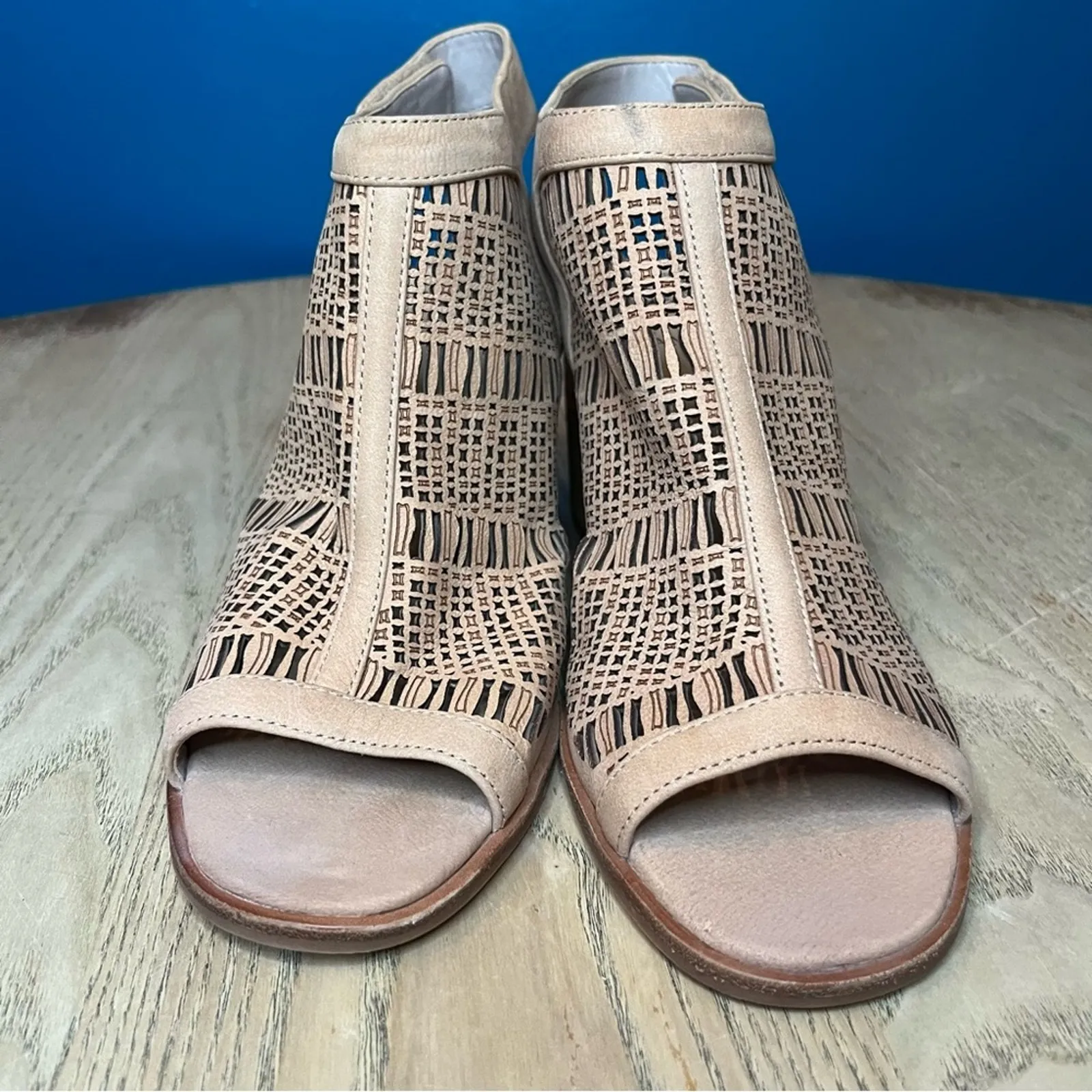 Vince Camuto Keannie Block Heel Leather Perforated Cage Sandals Tan Women’s 8 - Image 5