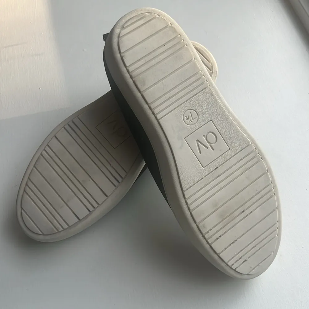 DV Shyanne Stretch Slip On Knit Sneakers - Image 4