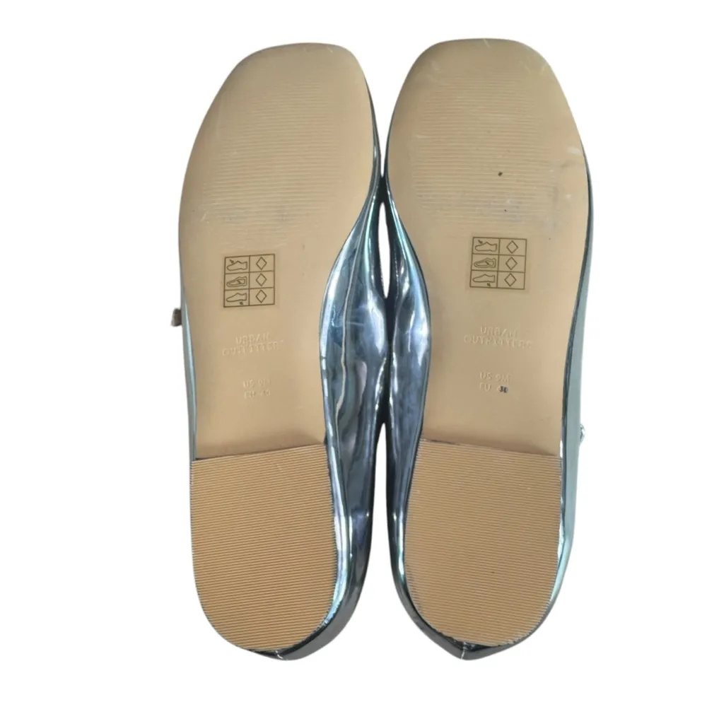 Urban Outfitters - NWOB Silver Double Strap Mary Jane Flats Sz 9 - Image 9