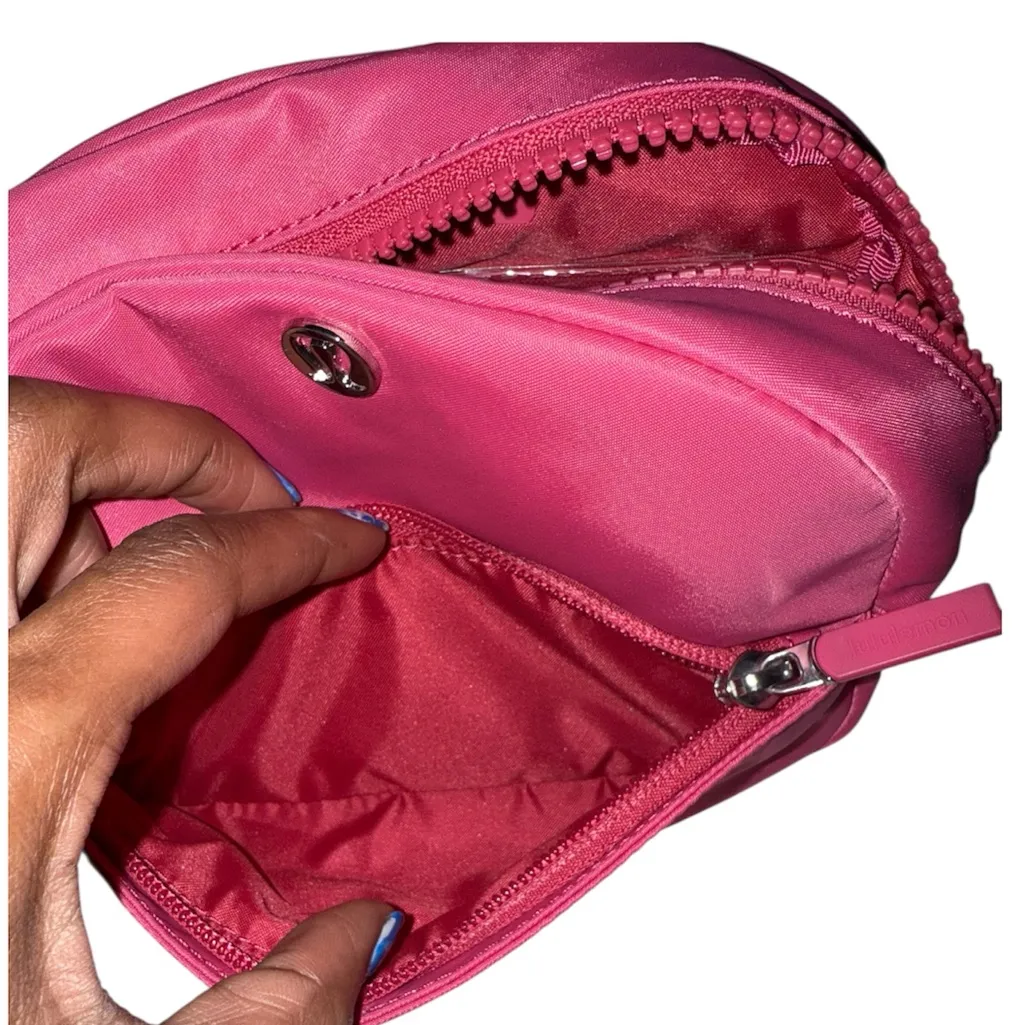 Lululemon City Essentials Pouch Mini 2L - Image 3