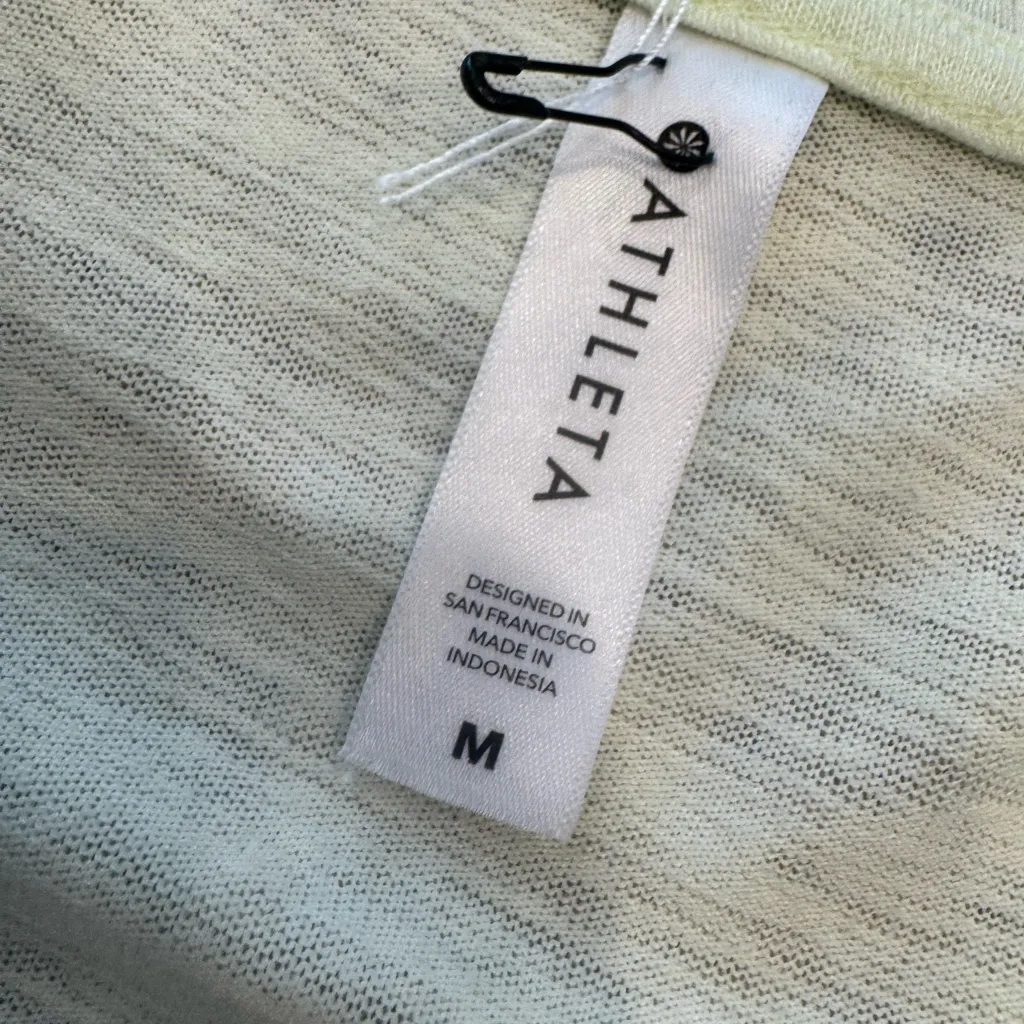 Athleta Light Yellow V-Neck Women's Tee shirt size Medium - Image 2