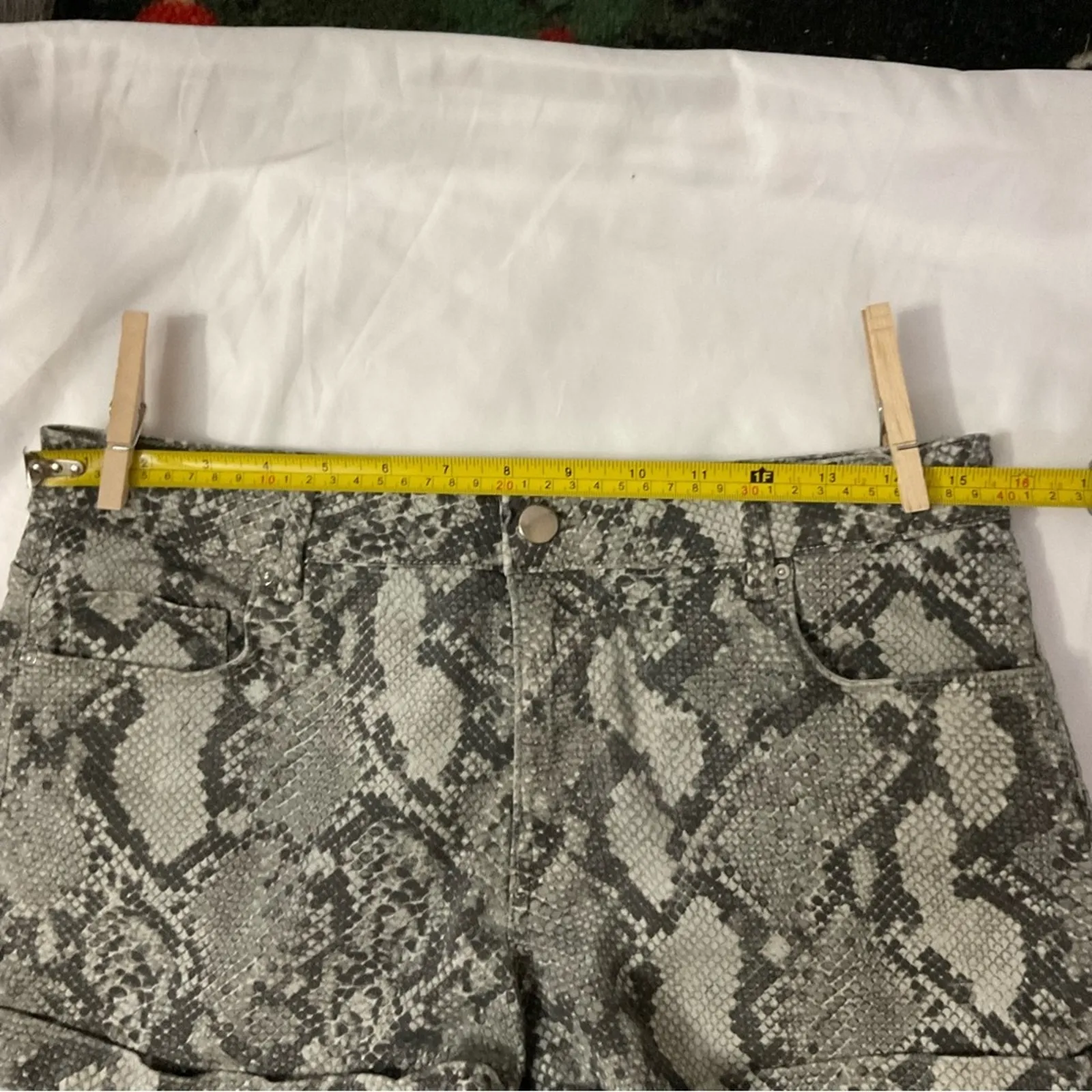 H&M Snakeskin Gray/White Print Shorts 10 Mobwife Boho Rocker Dopamine Punk Rave - Image 5
