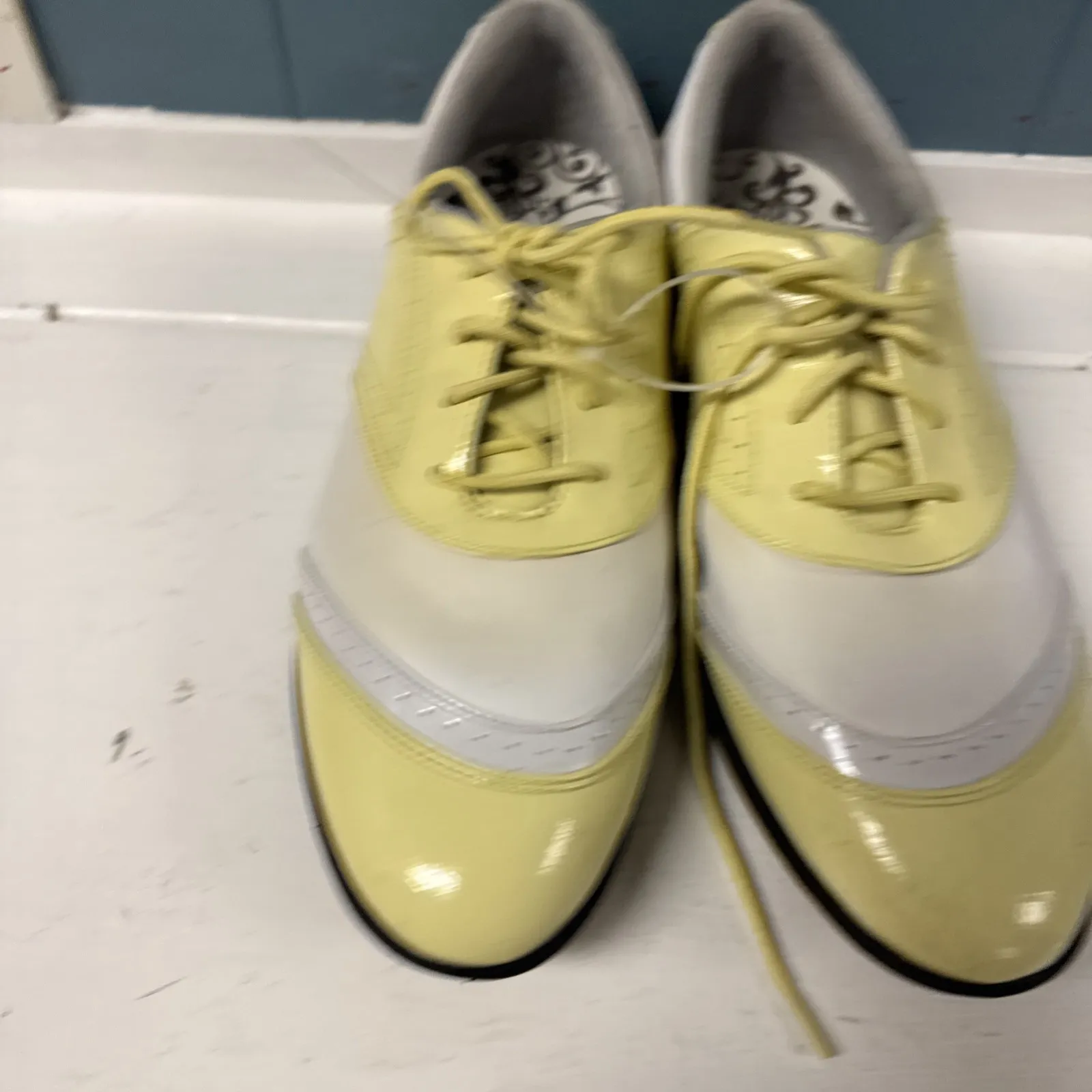 Callaway Golf Shoes White Maize Yellow Patent Leather Black Soles Women's Sz‎ 11 - Image 4