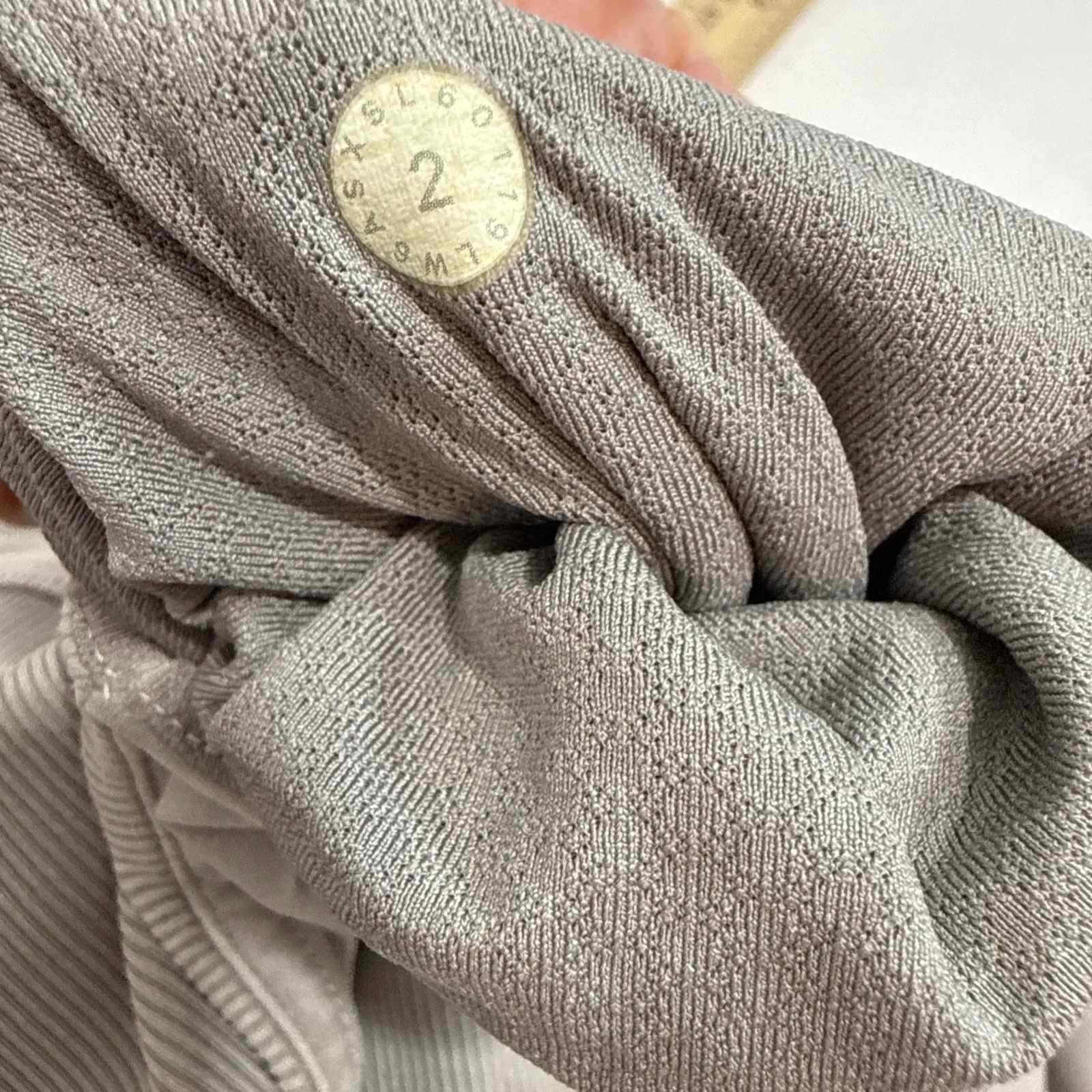 Lululemon Gray Athletic Casual Gym Running Athleisure Pants Leggings Size 2 - Image 9