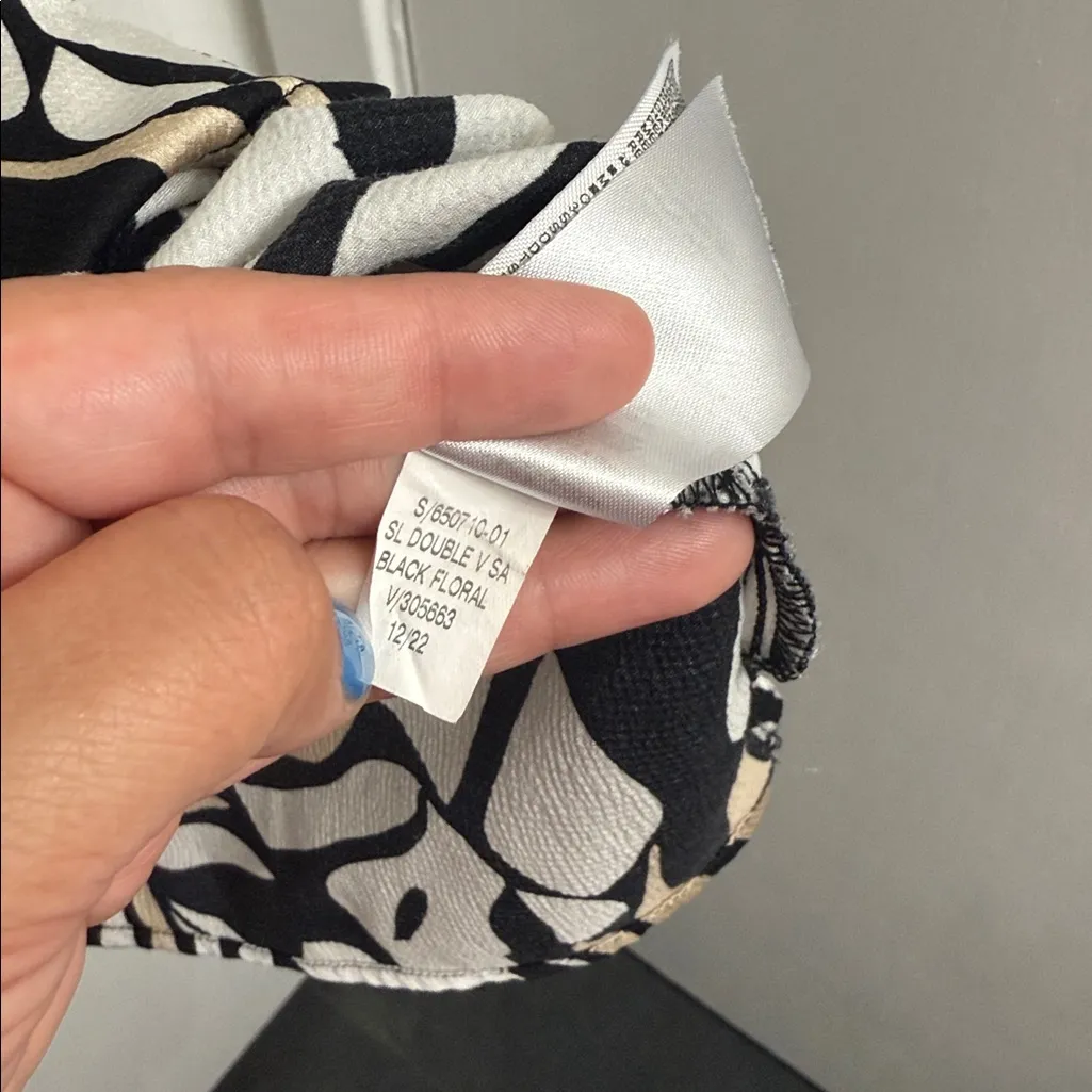 Old Navy Black and Cream Floral Top, Large - Image 5