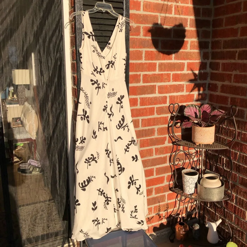 Linen Blend Black White Leaf Print Maxi Dress - Image 11