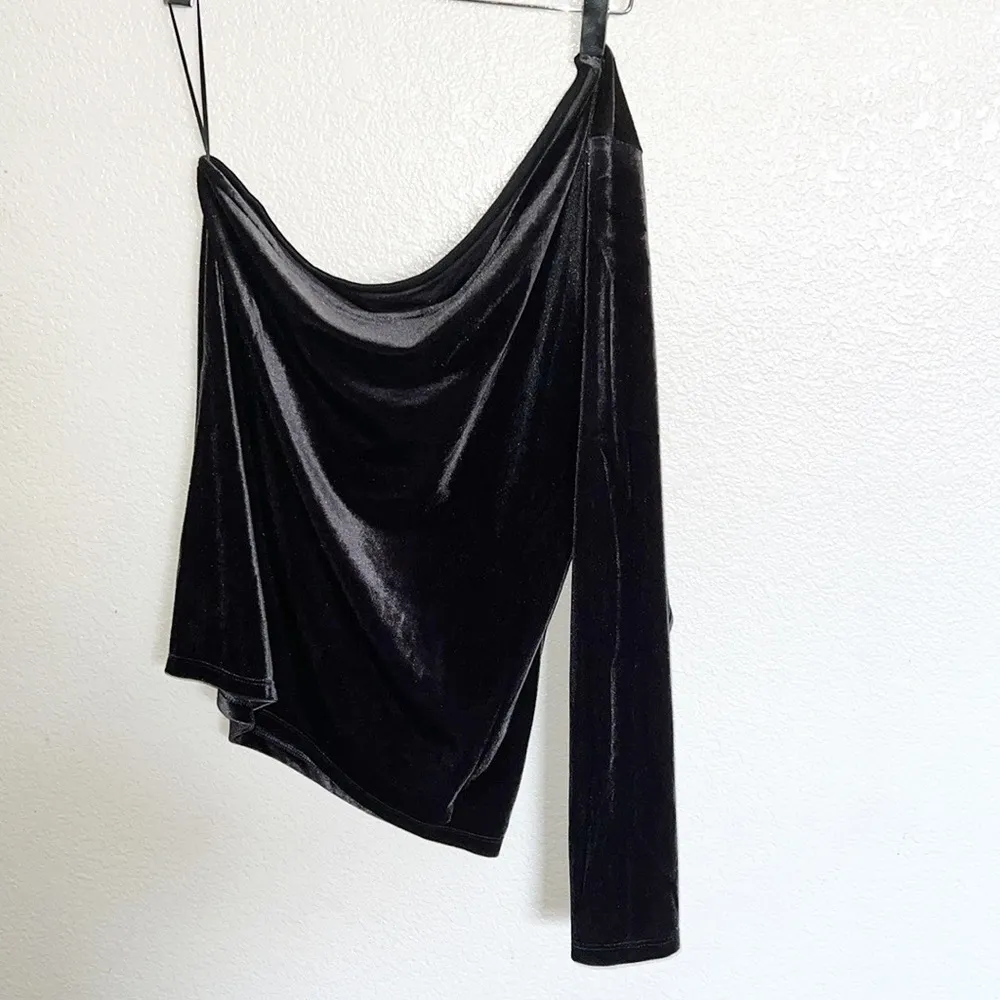 Old Navy Black Jack Velvet One Arm Long Sleeve Soft Top - Image 3