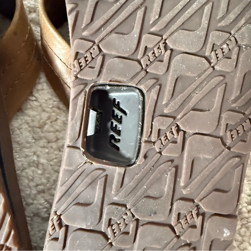 Reef Brown Bottle Opener Flip Flops Size 7 EUC - Image 4