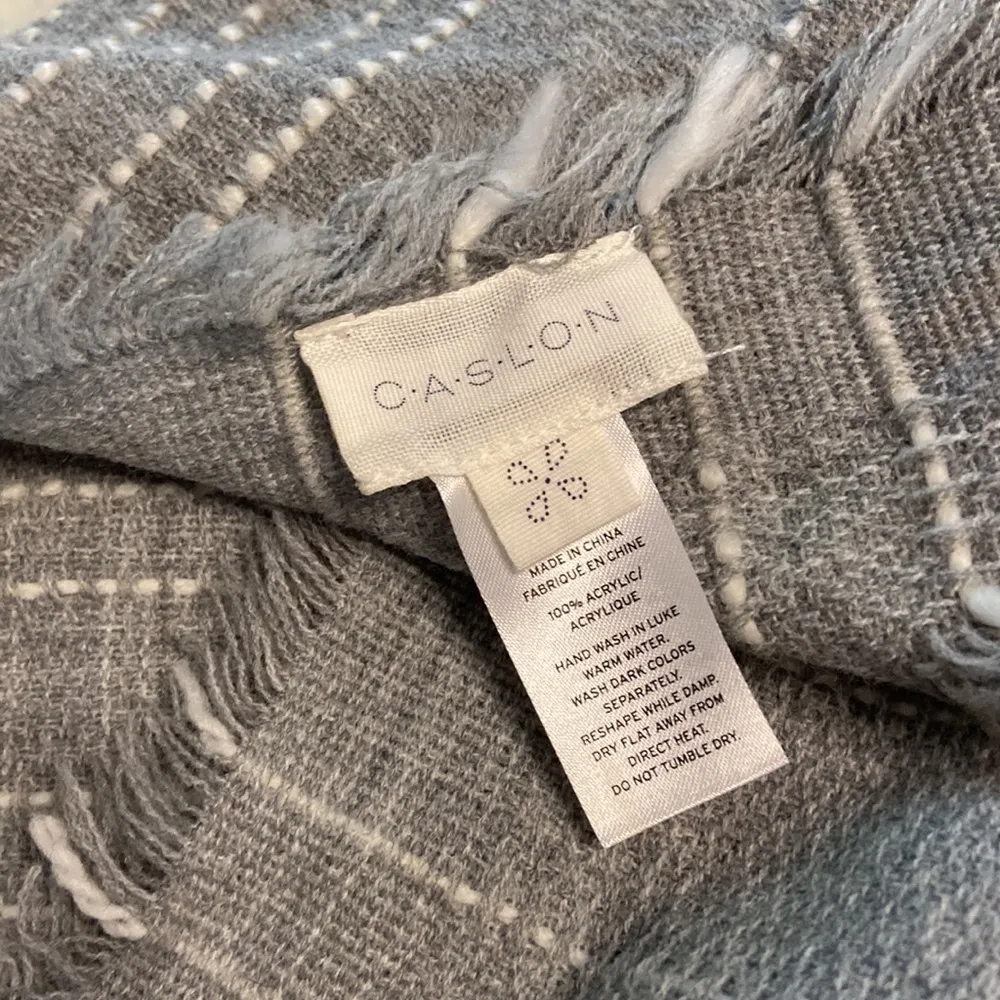 CASLON 🧣 gray and white color excellent condition wide 25” length 75” - Image 2