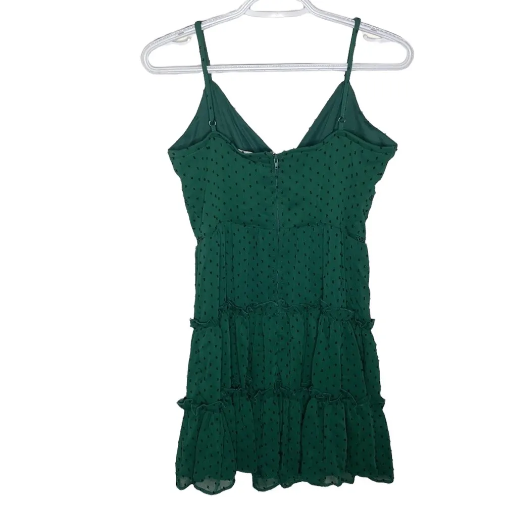 Francesca’s Mi Ami Hunter Green Clip dot tiered ruffled dress size M - Image 3