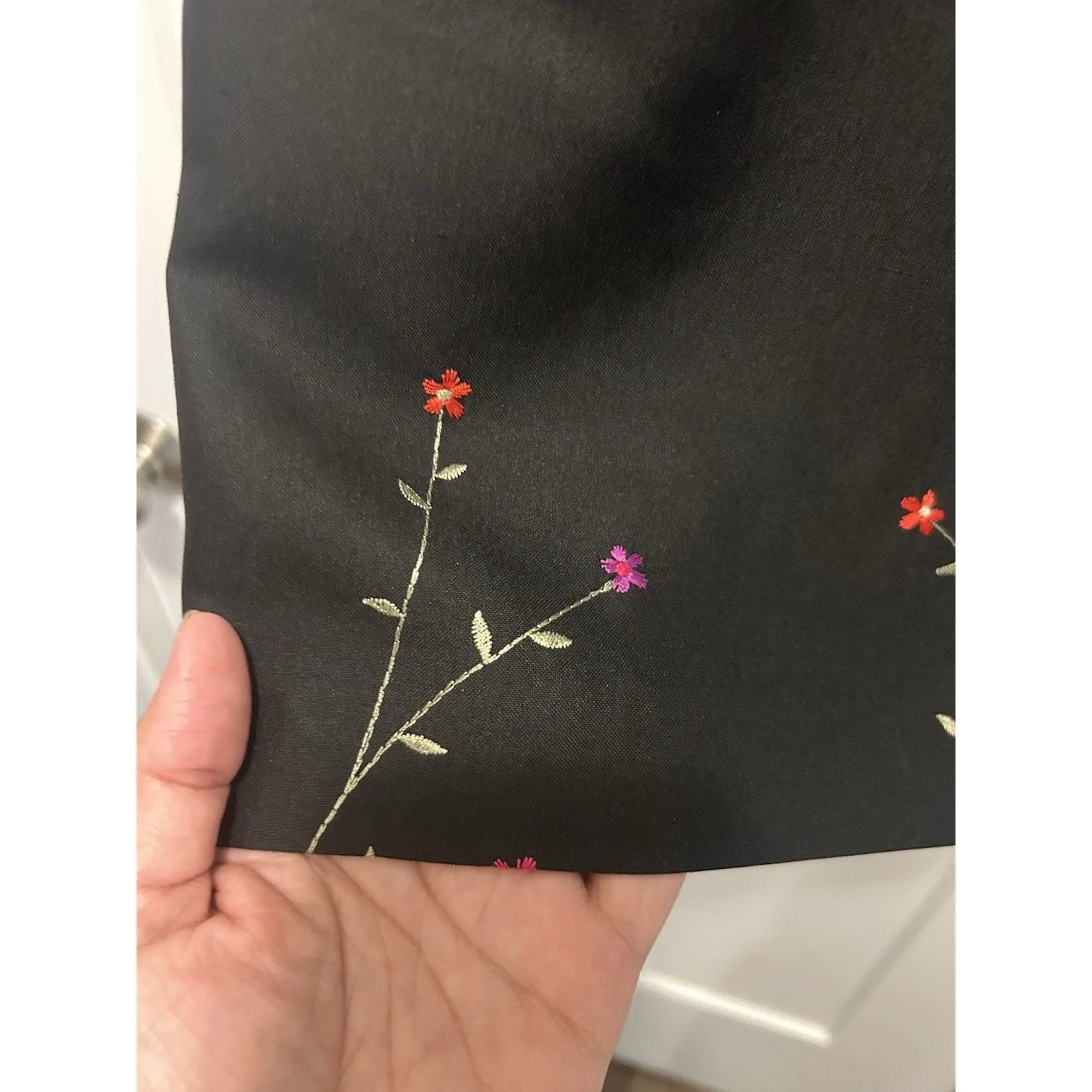 Depeche 90s Y2K Black Silk Embroidered Floral Sleeveless Size 6 Sheath Dress - Image 3