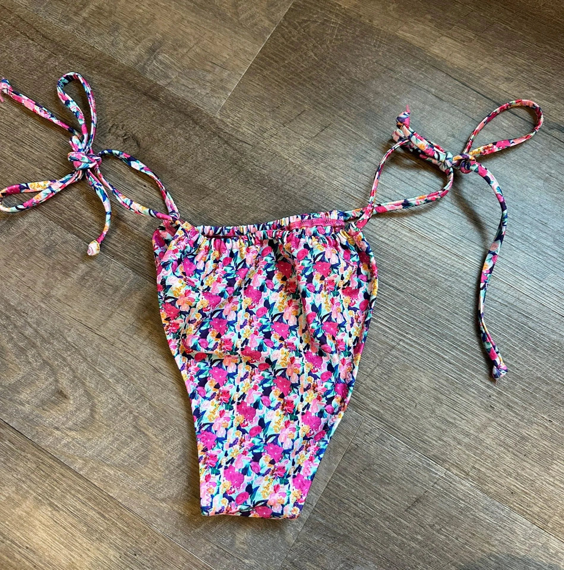 Bikini - Image 5
